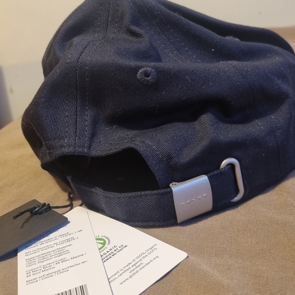 Black Cap - Picture 4 of 5